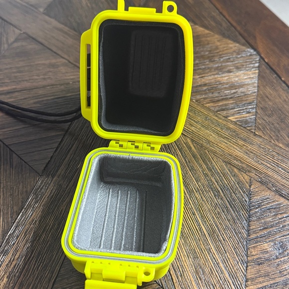 OtterBox DryCase 8000 Waterproof Shockproof Floating Container Case - Picture 4 of 6